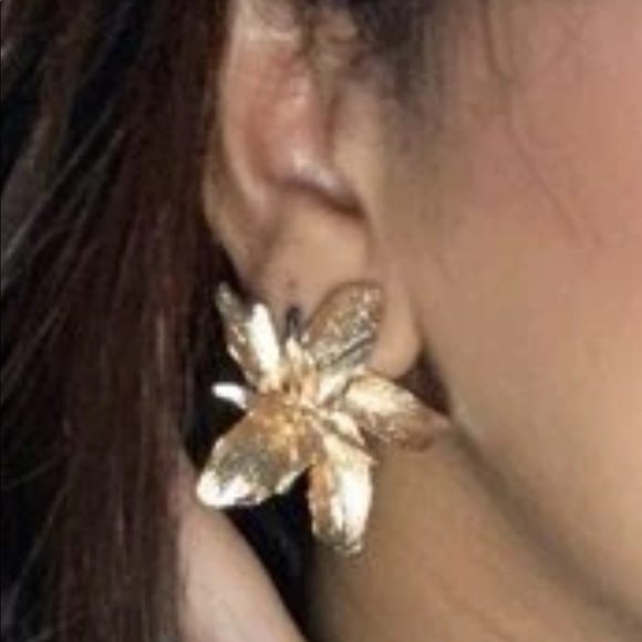 Bold Flower Petal Earrings - Picture 7 of 7